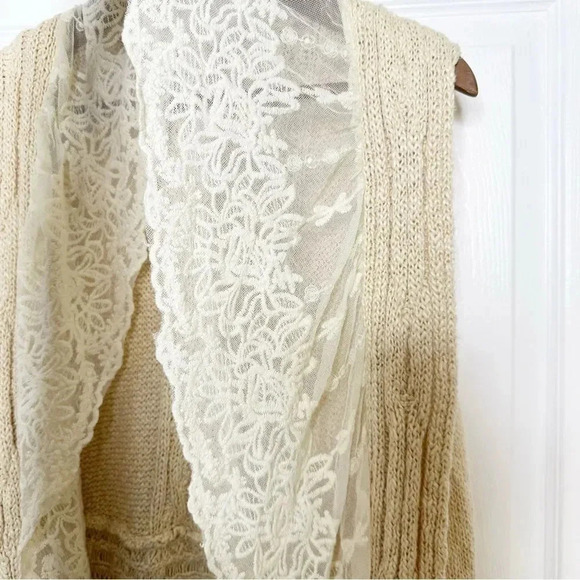 KNITTED & KNOTTED Anthropologie Beige Tan Open Cardigan White Lace Trim Long M/L - Picture 3 of 8